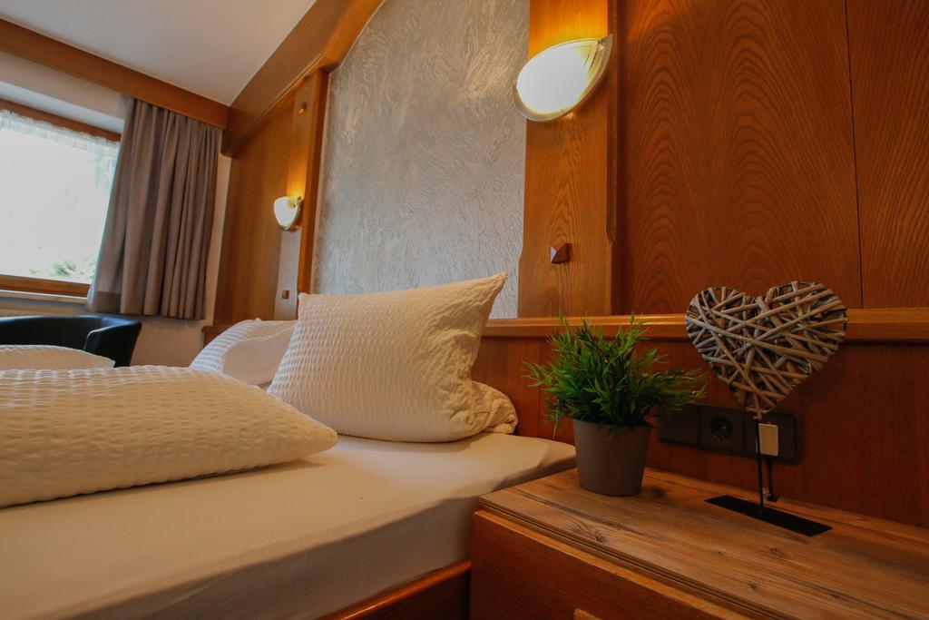 Hotel Tia Apart Kaunertal Zimmer foto