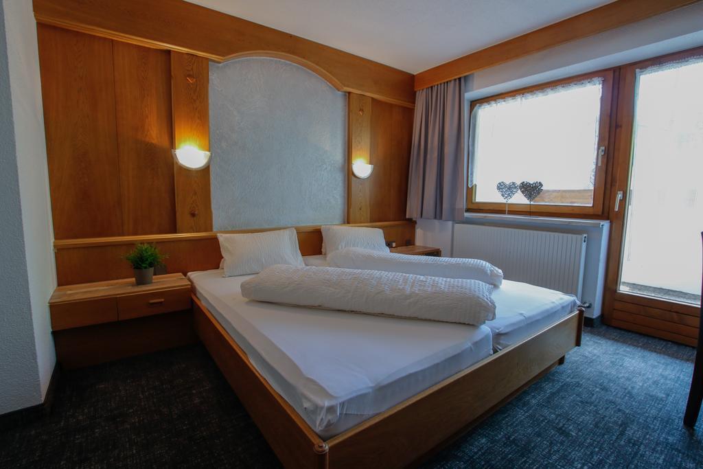 Hotel Tia Apart Kaunertal Zimmer foto