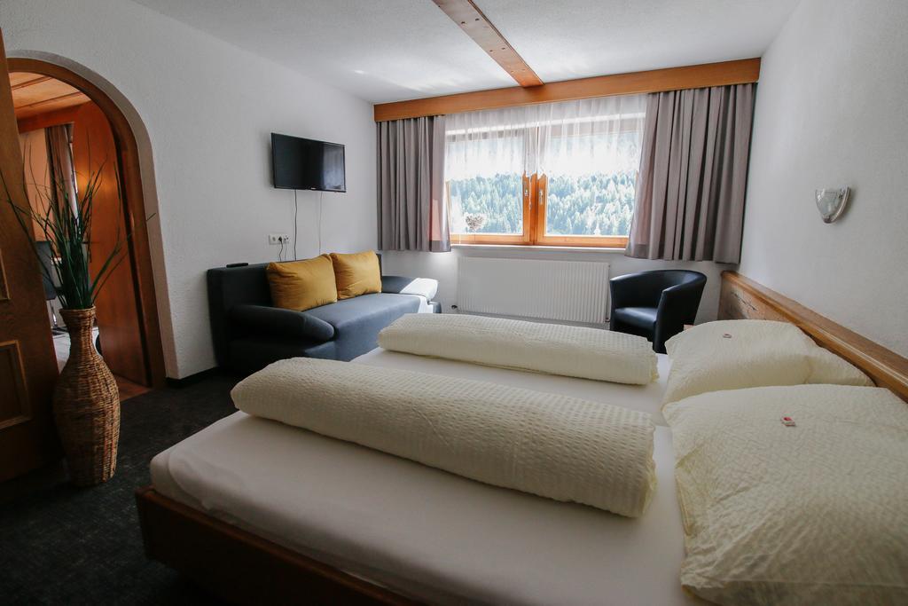 Hotel Tia Apart Kaunertal Zimmer foto